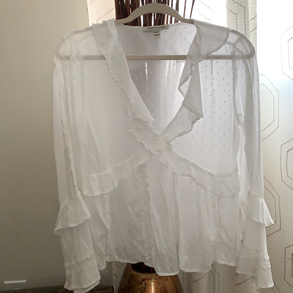 AE White ruffle blouse